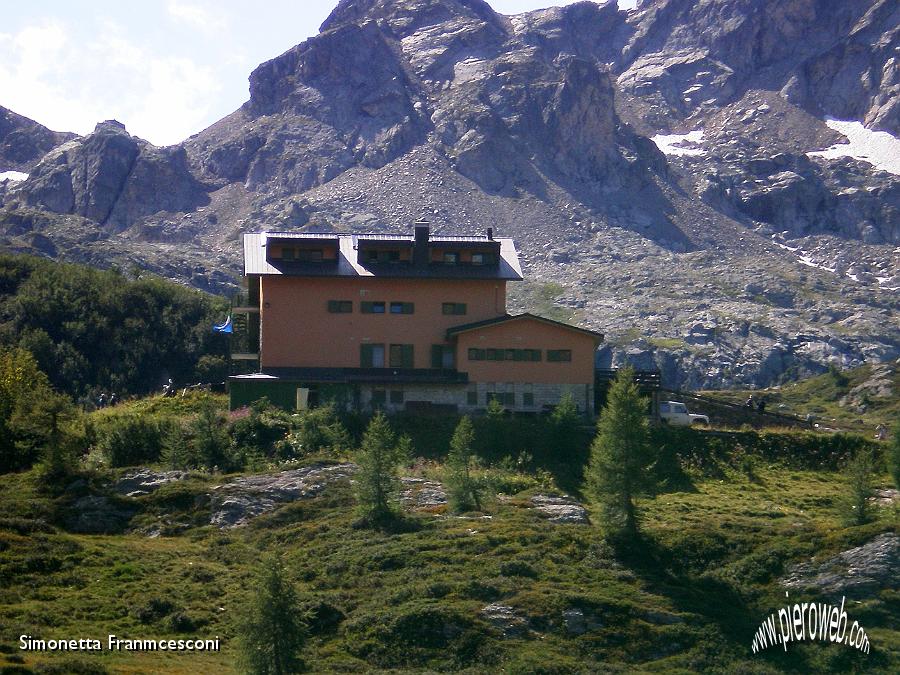 20  IL RIFUGIO CALVI DAL LAGO ROTONDO.JPG